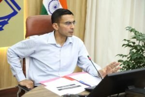 1747839316_डीएम-की-दो-टूकः-युद्वस्तर-पर-करना-ही-है-पेयजल.jpg