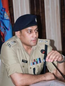 1748445357_गोलीकांड-पर-कप्तान-डोबाल-सख्त-एक्शन-में-पुलिस-टीमें.jpg