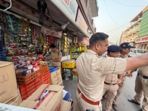 सड़क-पर-अतिक्रमण-करने-वालों-के-विरुद्ध-हरिद्वार-पुलिस-की.jpg
