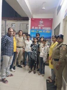 दिल्ली-से-लापता-02-बालिकाओ-को-जीआरपी-की-सतर्कता-से.jpeg