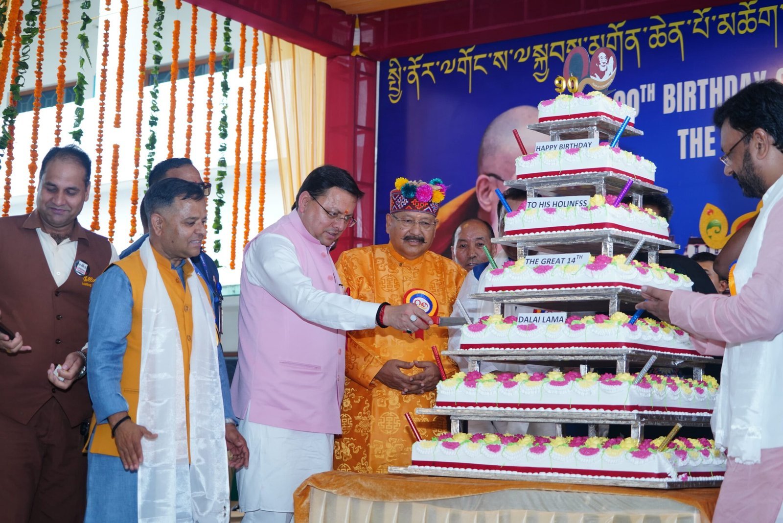 1751801383_मुख्यमंत्री-ने-दलाई-लामा-जी-के-90वें-जन्मदिवस-के-अवसर.jpg