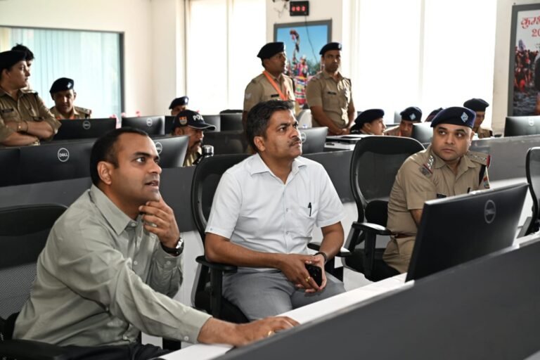 1786098100_कांवड़-यात्रा-की-व्यवस्थाओं-का-जायजा-लेने-सीसीआर-कंट्रोल-रूम.jpeg