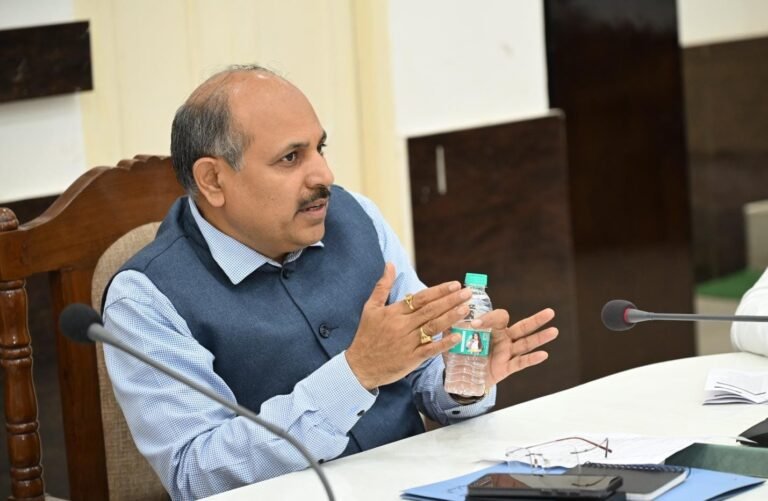 1793357348_विकसित-उत्तराखण्ड-विजन-2047-को-लेकर-मुख्य-विकास-अधिकारी-ने-ली.jpeg