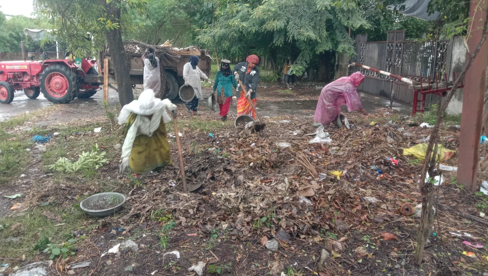 1793361137_मुख्यमंत्री-के-निर्देशों-के-क्रम-में-कुंभ-मेलाधिकारी-श्रीमती-सोनिका.jpeg