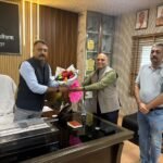 1793378714_कप्तान-के-प्रयासों-से-हरिद्वार-पुलिस-को-मिले-02-लेपटॉप.jpg