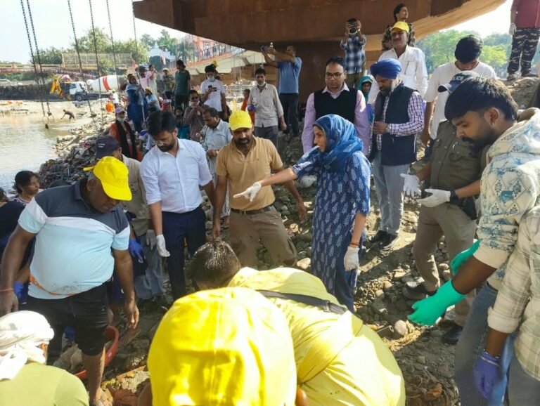 1793443477_गंगा-सेवा-के-संकल्प-से-कुंभ-की-तैयारियों-को-मिला.jpeg